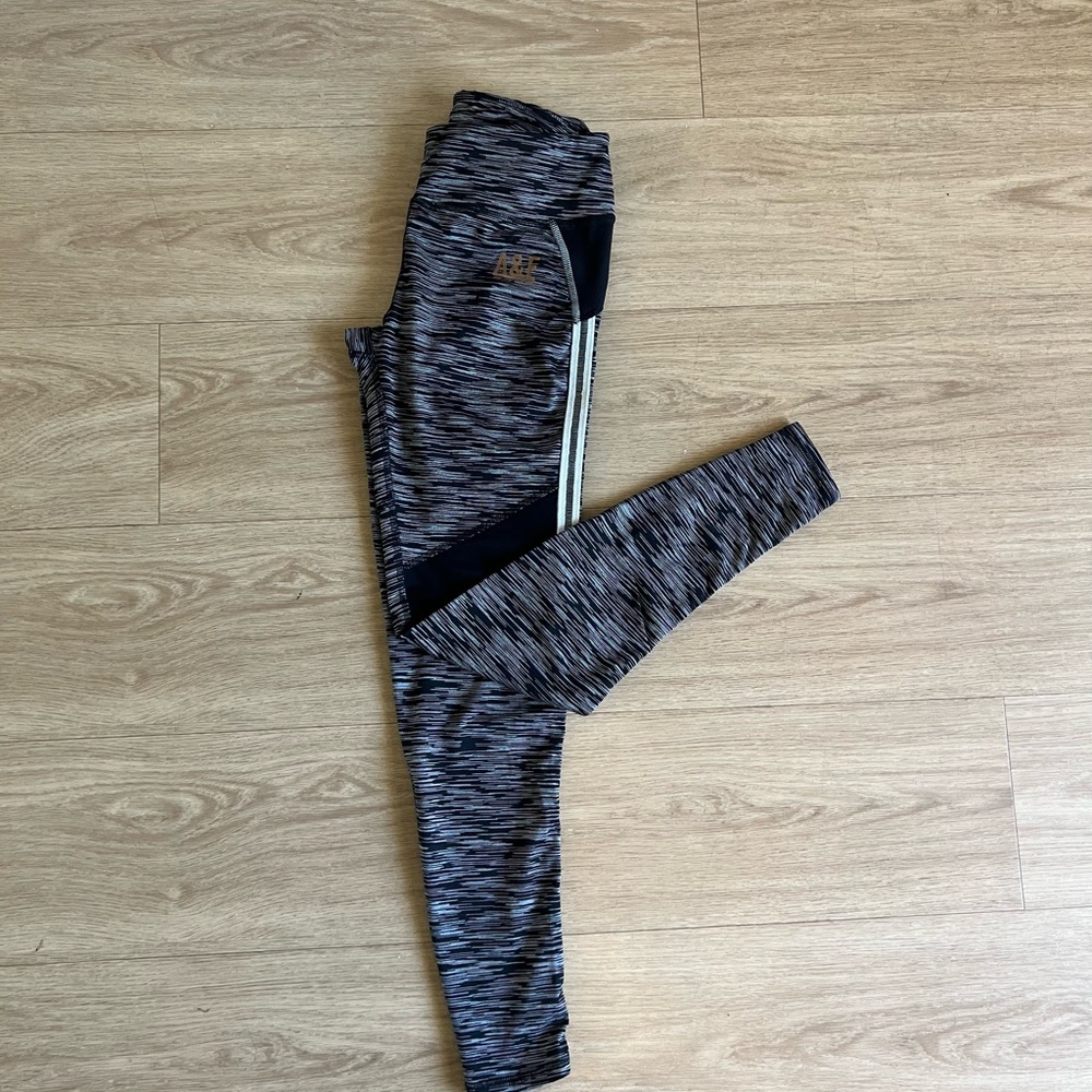 A&F leggings with pockets
